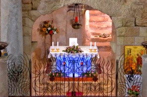Altar na gruta da Igreja da Anunciação. Webcams da Nazaré online