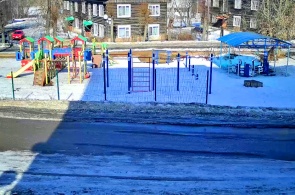 Microdistrito Dubitel. Parque infantil. Ângulo 2. Webcams Mozhga online
